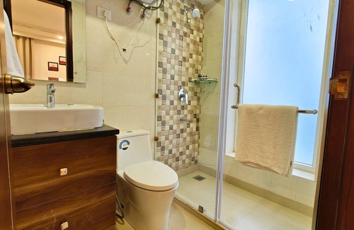DLF Phase 5 Hotel | AVA Hotels: Ideal Golf Course Retreat with Family Amenities