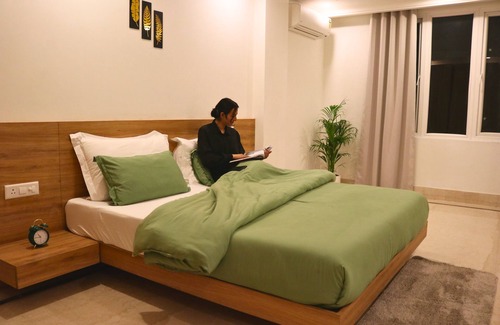 DLF Phase 5 Hotel | AVA Hotels: Ideal Golf Course Retreat with Family Amenities
