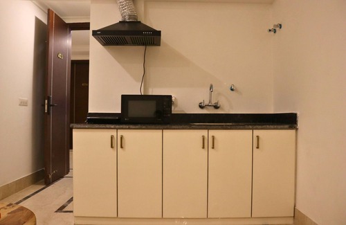 DLF Phase 5 Hotel | AVA Hotels: Ideal Golf Course Retreat with Family Amenities