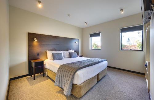 Petone Hotel | Experience Ava Lodge: 5-Star Comfort for Every Family