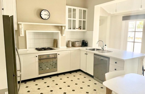 Wagga Wagga House | Ava on Fox Central entire residence