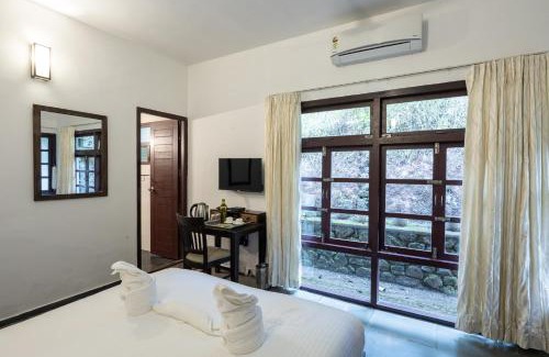 Udumbanchola Hotel | Experience Avadale Munnar with Pool & Family-Friendly Amenities