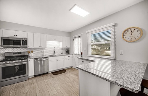 Schererville House | Modern 4 Bed/2 Bath Home in a Family-Friendly Area
