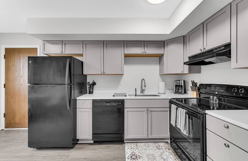 Munster Apartment | Convenient 2-Bed Condo Near Hospital & Chicago Attractions