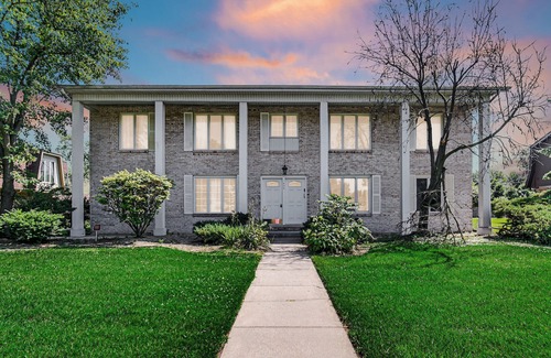 Munster Apartment | Convenient 2-Bed Condo Near Hospital & Chicago Attractions