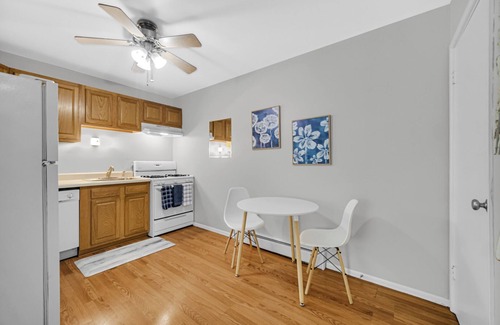 Crown Point Apartment | Inviting 1-Bedroom Apartment in Downtown Crown Point