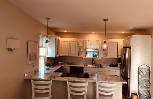 Bellevue Avenue Historic District House | Avail Sept-June. Charming 3 bedroom home. Walk to shops, restaurants, Cliff Walk