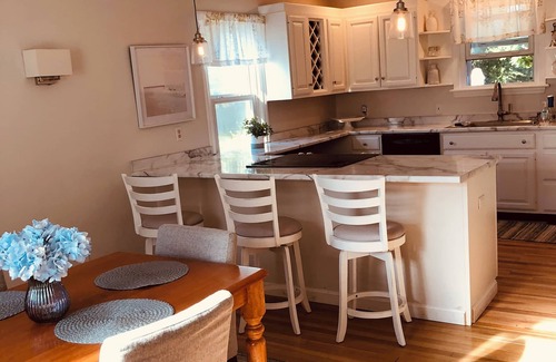 Bellevue Avenue Historic District House | Avail Sept-June. Charming 3 bedroom home. Walk to shops, restaurants, Cliff Walk