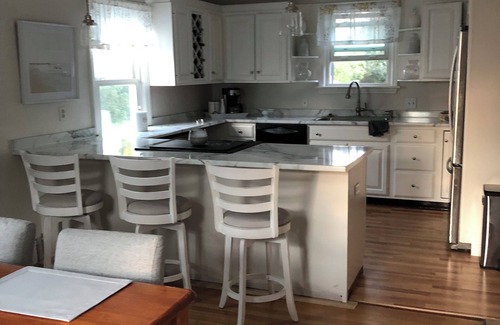Bellevue Avenue Historic District House | Avail Sept-June. Charming 3 bedroom home. Walk to shops, restaurants, Cliff Walk