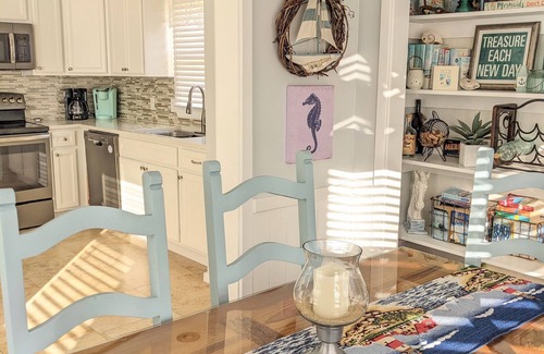 Nags Head House | Seaside Escape: Three Mermaids Cottage Near the Beach