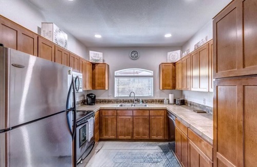 Tucson Condo | Pet-Friendly Condo with Ocean View & Spa Access