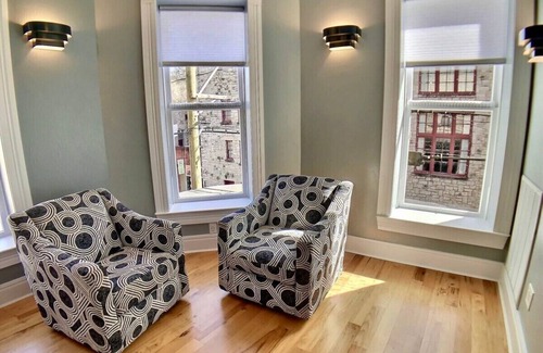 Eureka Springs Historic District Apartment | Premier North Side Suite with Kitchen & VIP Parking