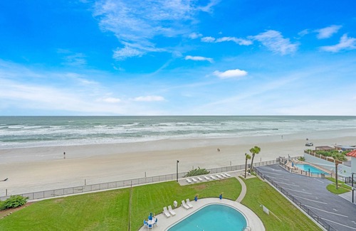 Seabreeze Park Condo | Oceanfront 17th Floor Condo with Spa and Pool Access