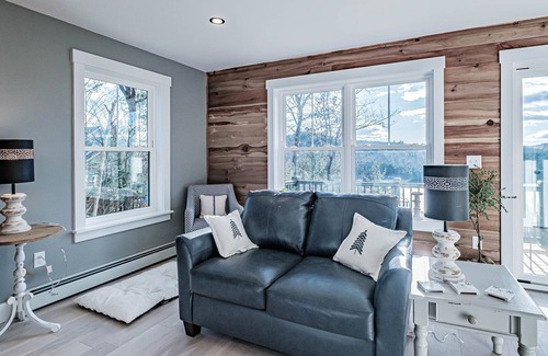 Bryant Pond Cottage | Winter Getaway: Lake & Mountain Views with Pool Access