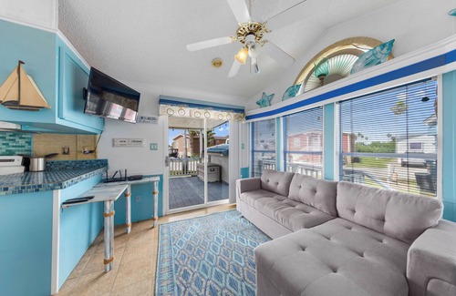 Port Isabel House | Cozy Casa Azul: One Bedroom with Oceanfront Views