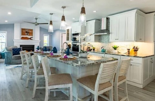 Bradenton House | Discover Twin Palms: Private Pool, Spa & Game Room Awaits!