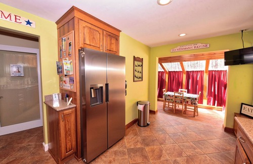 North Conway Condo | Experience Unmatched Comfort at Bear Puddin' in North Conway