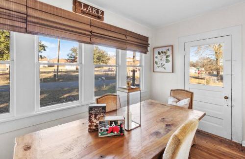 Mooringsport House | Available This Wkend, Historic, Porch Swing