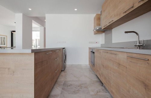 Emba Villa | Family-Friendly Avalon 1 Villa: Three Bedrooms & Modern Kitchen
