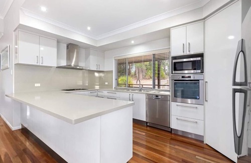 Kingfisher Bay House | Indulge in Avalon: 4 Bedroom Oasis on Fraser Island