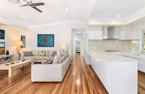 Kingfisher Bay House | Indulge in Avalon: 4 Bedroom Oasis on Fraser Island