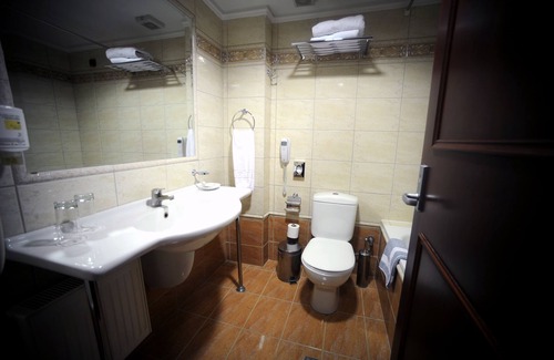 Thermi Hotel | Discover Avalon Airport Hotel Thessaloniki - 4-Star Comfort