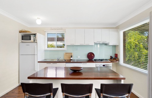Avalon Beach Apartment | Romantic Avalon Beach Break: Steps from the Ocean View