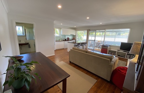 Avalon Beach Apartment | Romantic Avalon Beach Break: Steps from the Ocean View
