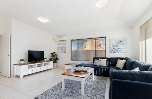 Wannanup House | Family-Friendly Avalon Beach Escape with Free Wifi