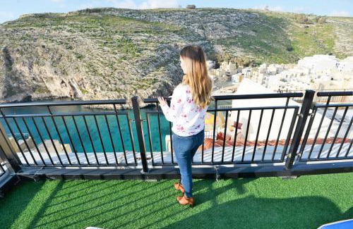Xlendi Apartment | Oceanfront Escape at Avalon - Bellevue Gozo with Hot Tub