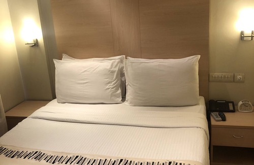 New Delhi Hotel | Relax at Avalon Courtyard with Pool and Spa Amenities