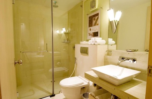 New Delhi Hotel | Relax at Avalon Courtyard with Pool and Spa Amenities