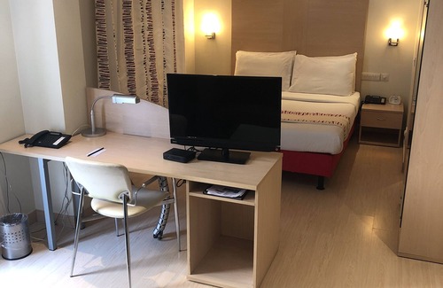 New Delhi Hotel | Relax at Avalon Courtyard with Pool and Spa Amenities