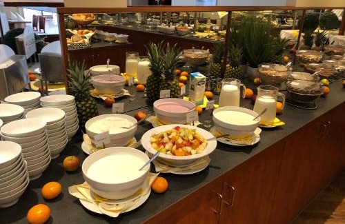 Konigslutter am Elm Hotel | Experience AVALON Hotelpark Königshof: Pet-Friendly Retreat