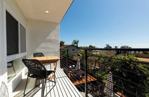 Middletown Cottage | Avalon II by Avantstay Chic & Stylish San Diego Condo w/Vibrant Interiors