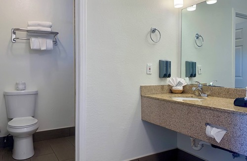 Morro Bay Hotel | Oceanfront Fireside Inn: Family-Friendly with Ocean Views