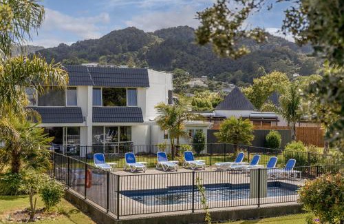 Thames Hotel | Cozy Avalon Motel Thames with Pool and Oceanfront Views