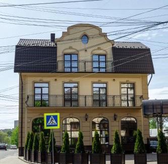 Ternopil Hotel | Experience Avalon Palace: Pet-Friendly & Spa Retreat