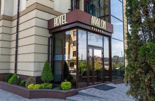 Ternopil Hotel | Experience Avalon Palace: Pet-Friendly & Spa Retreat