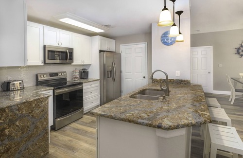 Clearwater Condo | Discover Avalon Resort: Beach-Themed Condo with Pool Access