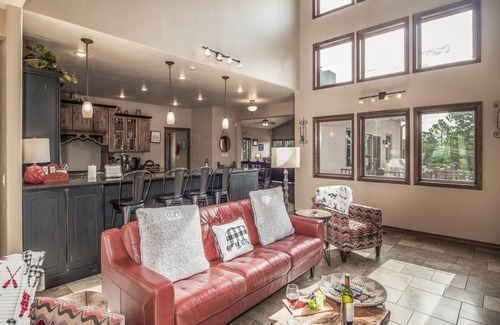 Ruidoso Cabin | Elevated Avalon Retreat with Treetop Views & Hot Tub