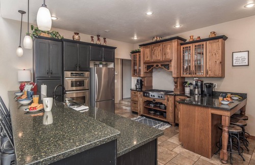 Ruidoso Cabin | Elevated Avalon Retreat with Treetop Views & Hot Tub