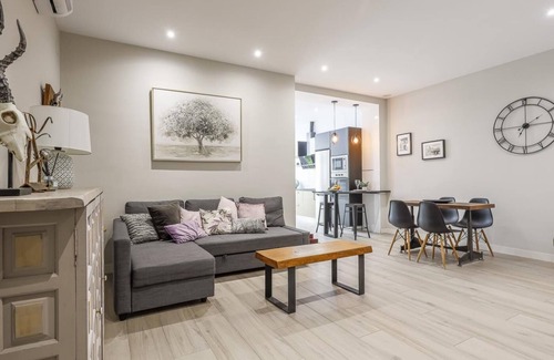 Santa Catalina Apartment | Minimalist Comfort with High-Quality Amenities & Parking