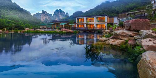 Wulingyuan Hotel | Avatar Peaks Resort - English Service - Complimentary Shuttle to Forest Park Ticket Gate