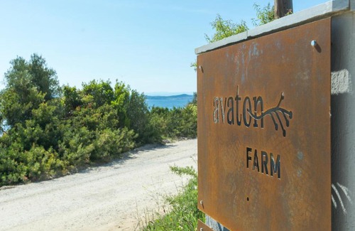 Ouranoupoli House | Pet-Friendly Avaton Farm with Ocean View & Top Ratings