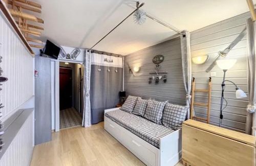 Villard-de-Lans Apartment | Cozy Hotel with Balcony Near Ski Slopes and Hiking Trails