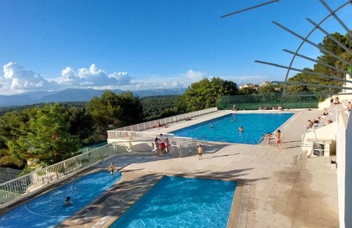 Mougins Apartment | Family-Friendly Retreat with Pool & Ocean Views, Pets Welcome