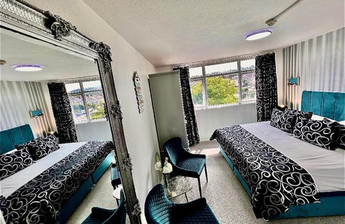 Babbacombe House | Ocean View Aveland House: Family-Friendly Retreat