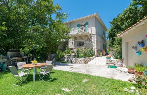 Asprogerakata Apartment | Pet-Friendly Avelia Pink: Family-Approved Getaway
