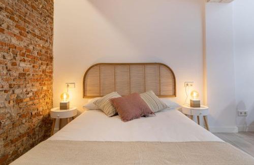 Almenara Apartment | Top-Rated Avenida de Asturias Apartment for Family Getaways